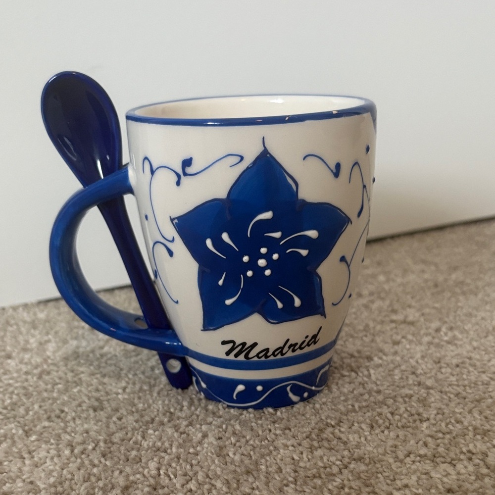 Blue and White Floral Madrid Mug with Spoon